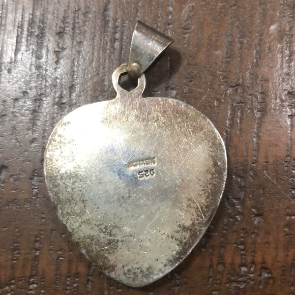 Sterling silver heart with green stone - Picture 2 of 3